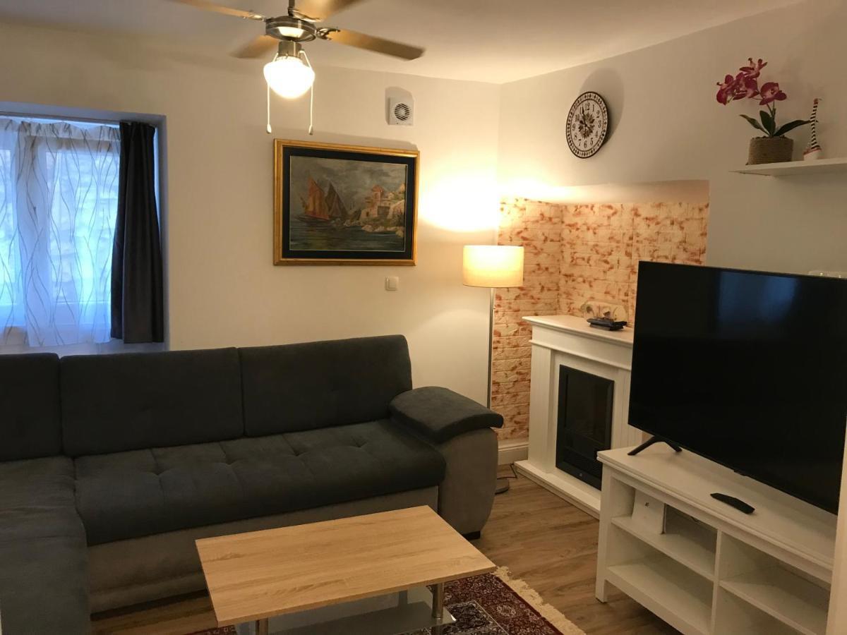 Holiday Place Veli Dvor - Vacation House With Private Garden In Old Town 普纳特 外观 照片